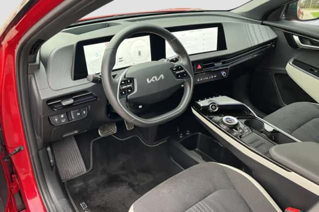 Kia EV6 (2021) thumbnail 2