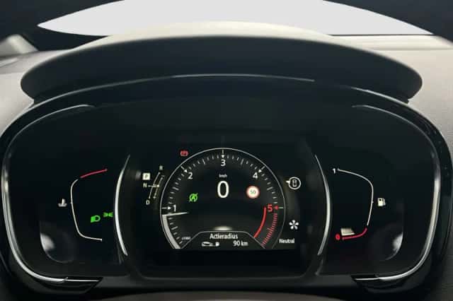 Renault Espace (2015) thumbnail 2