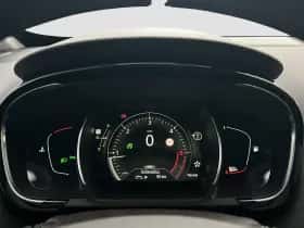 Renault Espace (2015) thumbnail 2