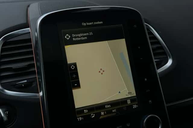 Renault Espace (2015) thumbnail 3