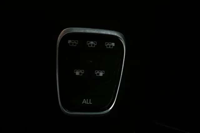 Renault Espace (2015) thumbnail 25
