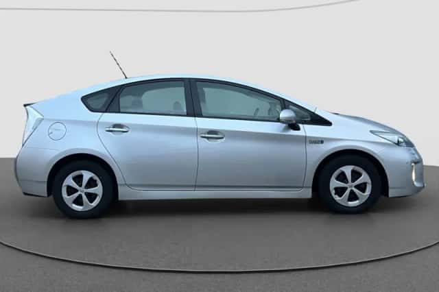 Toyota Prius (2012) thumbnail 2