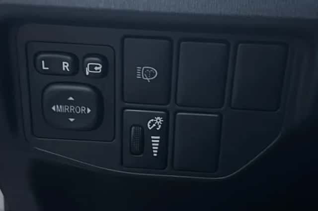 Toyota Prius (2012) thumbnail 11