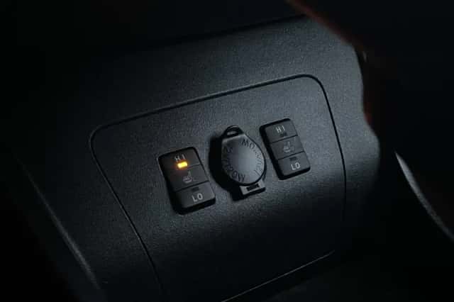 Toyota Prius (2012) thumbnail 12