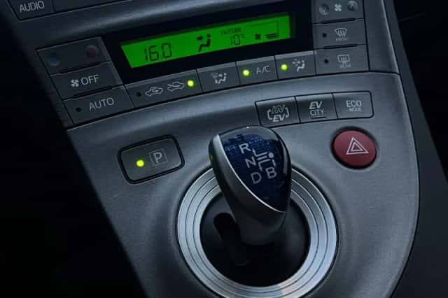Toyota Prius (2012) thumbnail 16