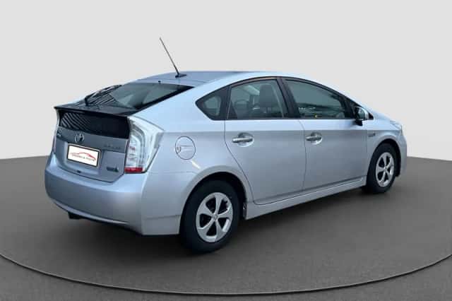 Toyota Prius (2012) thumbnail 3