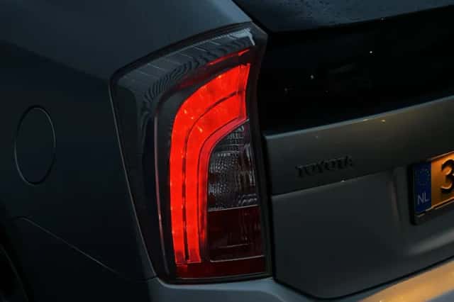 Toyota Prius (2012) thumbnail 21