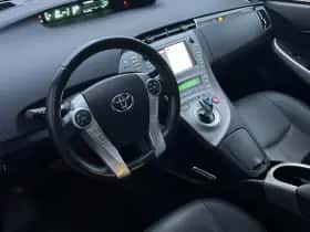 Toyota Prius (2012) thumbnail 4