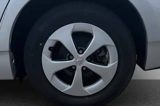 Toyota Prius (2012) thumbnail 5