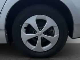 Toyota Prius (2012) thumbnail 5