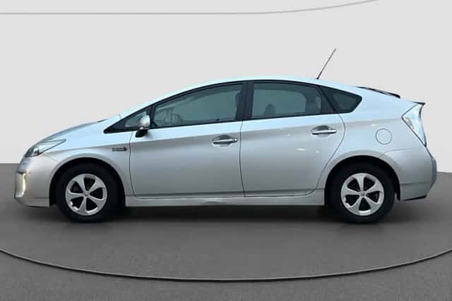 Toyota Prius (2012) thumbnail 8