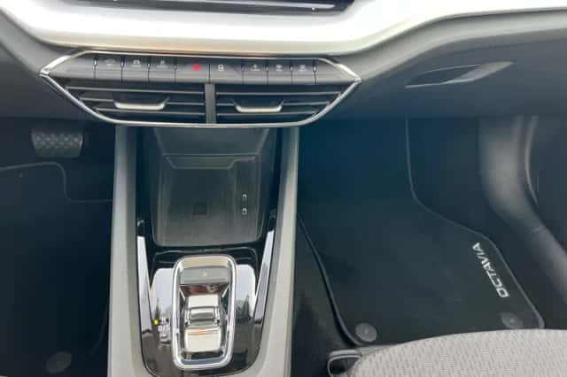 Škoda Octavia (2021) thumbnail 18