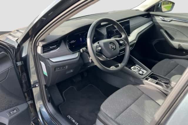 Škoda Octavia (2021) thumbnail 3