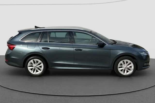 Škoda Octavia (2021) thumbnail 4