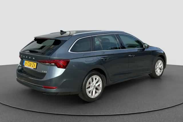 Škoda Octavia (2021) thumbnail 5