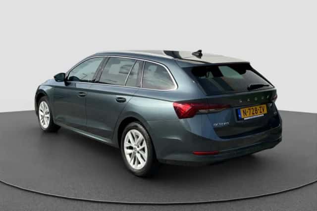 Škoda Octavia (2021) thumbnail 9