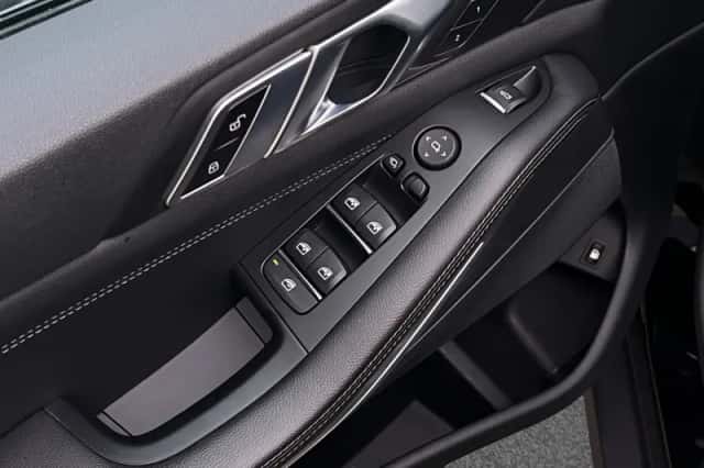 BMW X5 (2019) thumbnail 9