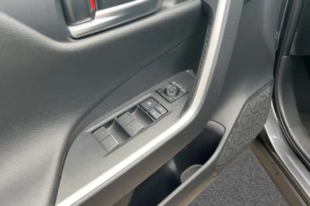 Toyota RAV4 (2019) thumbnail 11