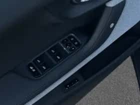 Polestar 2 (2020) thumbnail 16