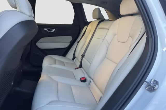 Volvo XC60 (2018) thumbnail 15