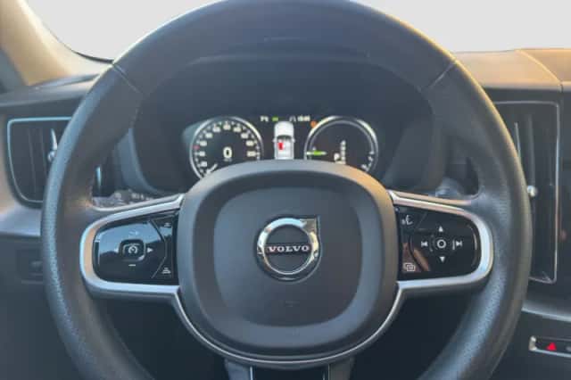 Volvo XC60 (2018) thumbnail 16