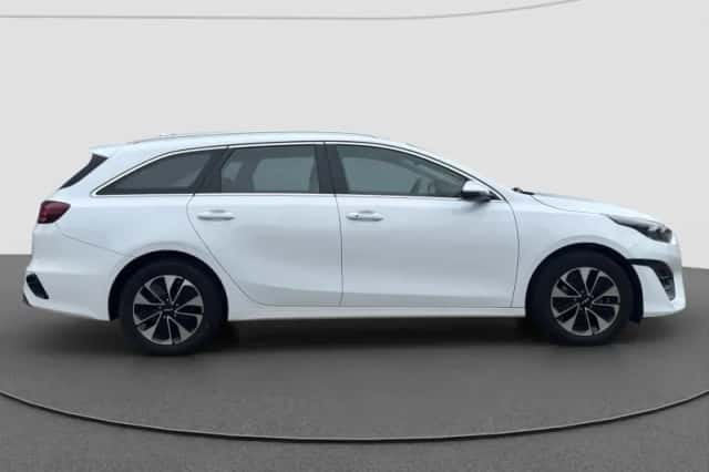 Kia Ceed Sportswagon (2021) thumbnail 2