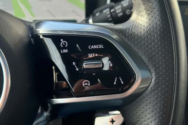 Jaguar F-Pace (2020) thumbnail 15