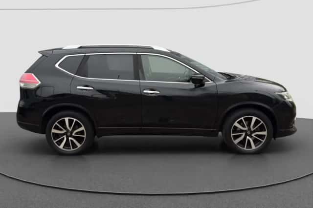 Nissan X-Trail (2015) thumbnail 2