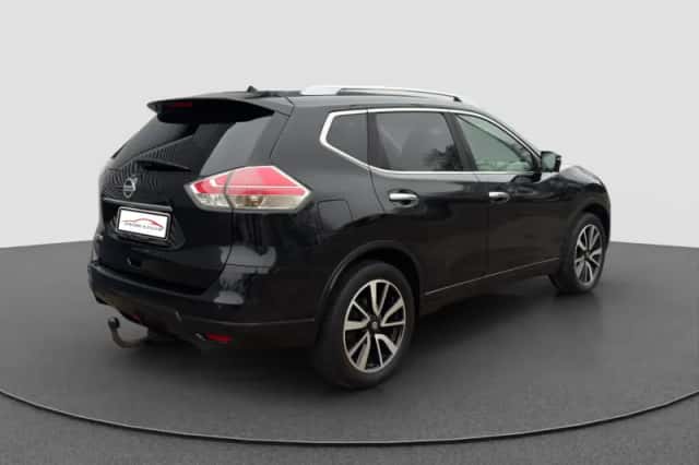 Nissan X-Trail (2015) thumbnail 3