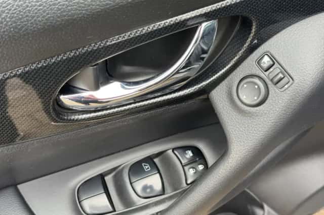 Nissan X-Trail (2015) thumbnail 9