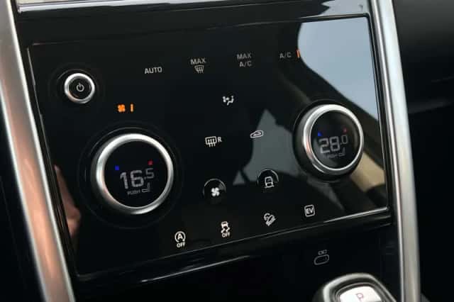 Land Rover Discovery Sport (2020) thumbnail 17