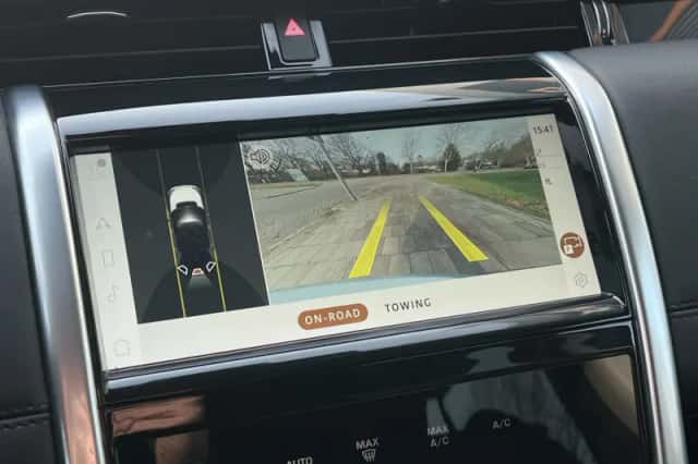 Land Rover Discovery Sport (2020) thumbnail 3
