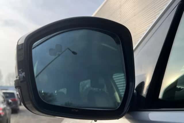 Land Rover Discovery Sport (2020) thumbnail 4