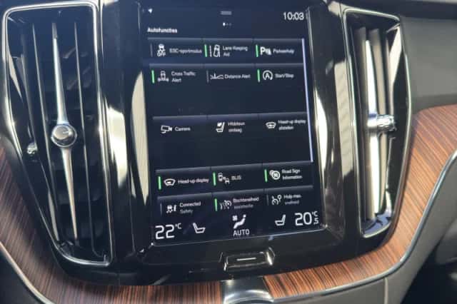 Volvo XC60 (2021) thumbnail 17