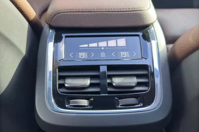 Volvo XC60 (2021) thumbnail 28