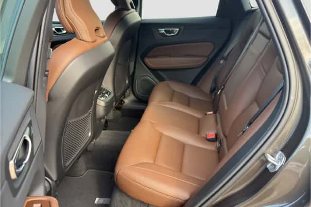 Volvo XC60 (2021) thumbnail 10