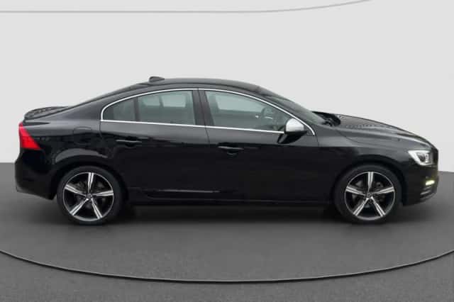 Volvo S60 (2015) thumbnail 2
