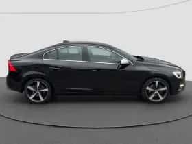 Volvo S60 (2015) thumbnail 2