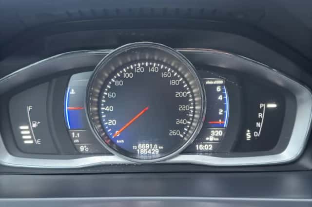 Volvo S60 (2015) thumbnail 11