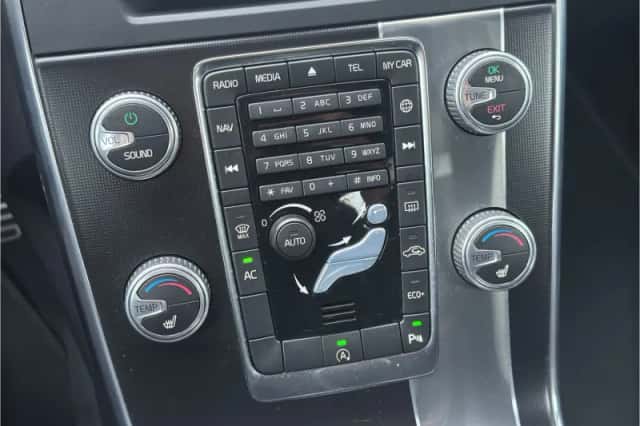 Volvo S60 (2015) thumbnail 13
