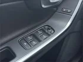 Volvo S60 (2015) thumbnail 16