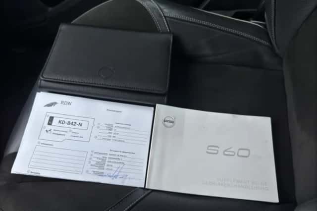 Volvo S60 (2015) thumbnail 17