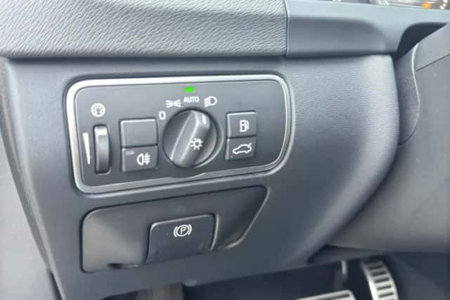 Volvo S60 (2015) thumbnail 18