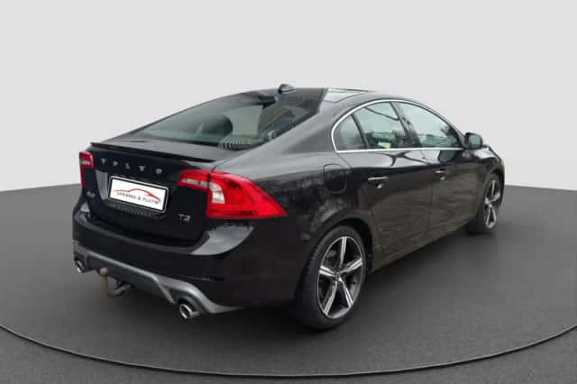 Volvo S60 (2015) thumbnail 3