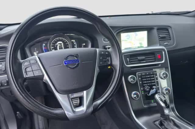 Volvo S60 (2015) thumbnail 10