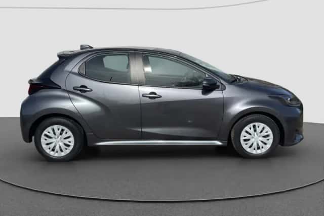 Toyota Yaris (2020) thumbnail 2