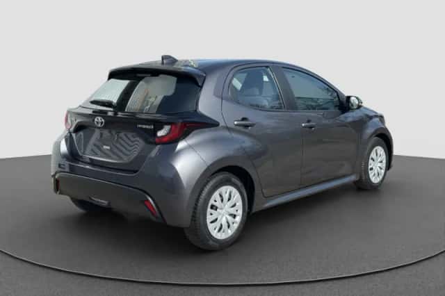 Toyota Yaris (2020) thumbnail 3