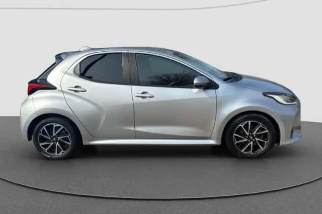 Toyota Yaris (2020) thumbnail 2