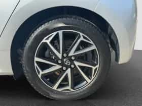 Toyota Yaris (2020) thumbnail 17