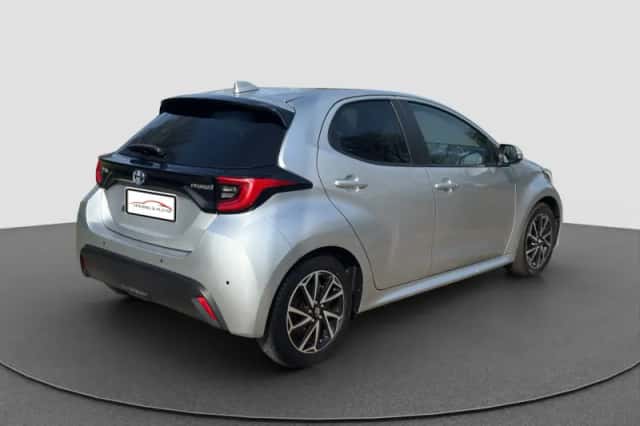 Toyota Yaris (2020) thumbnail 3